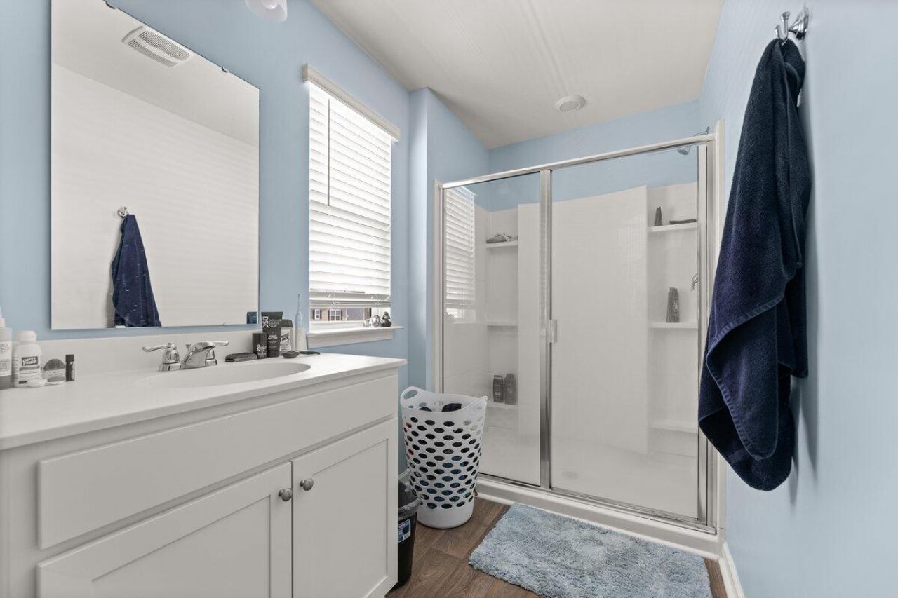 9712 Roseberry Street Photo 8