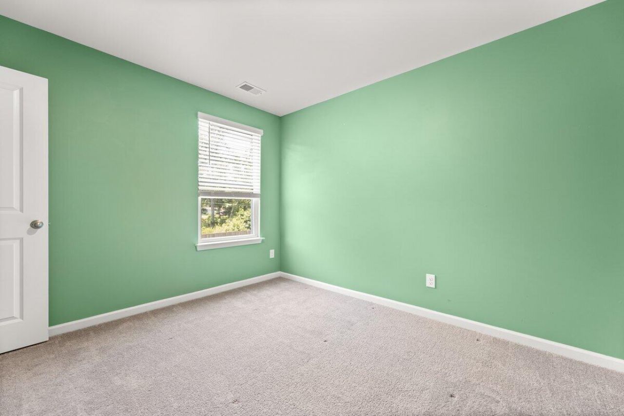 9712 Roseberry Street Photo 9