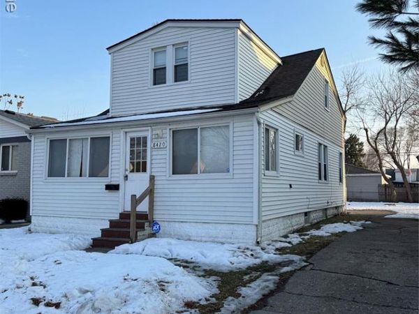 8420 Jewett Avenue, Warren, MI 48089