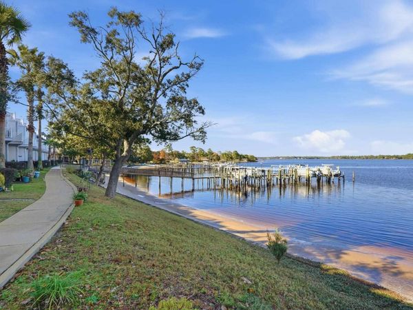 7242 Grimms Landing, Navarre, FL 32566