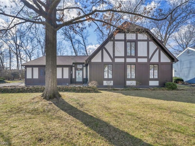 9 Westfield Lane, Rocky River, OH 44116 Photo 1