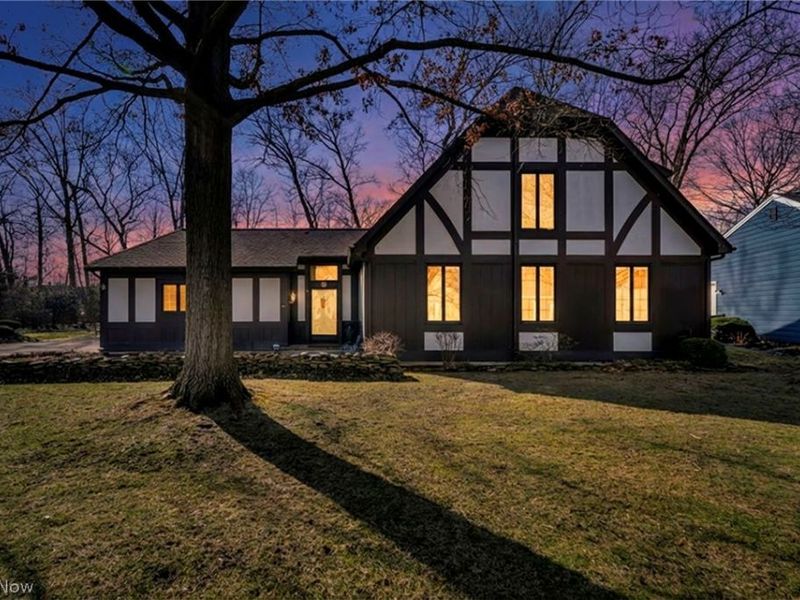 9 Westfield Lane, Rocky River, OH 44116 Photo 2