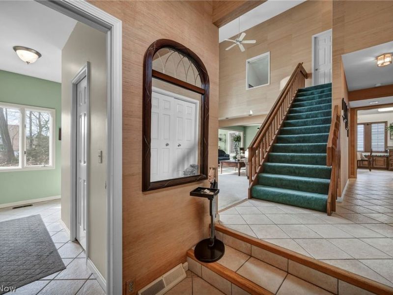 9 Westfield Lane, Rocky River, OH 44116 Photo 4