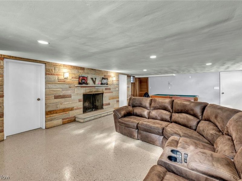 25641 Glenbrook Boulevard, Euclid, OH 44117 Photo 32