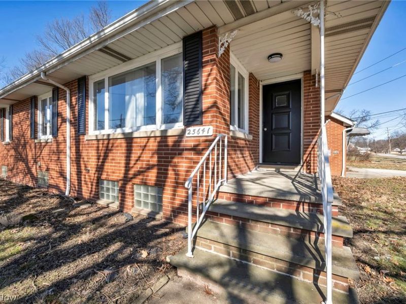 25641 Glenbrook Boulevard, Euclid, OH 44117 Photo 4