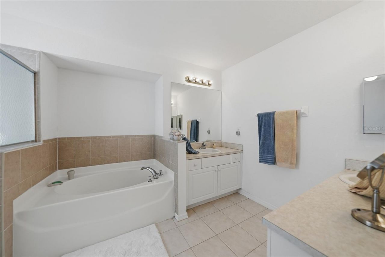 2117 NE 40th Street , Cape Coral, FL 33909 Photo