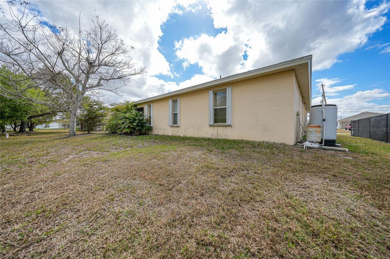 2117 NE 40th Street , Cape Coral, FL 33909 Photo