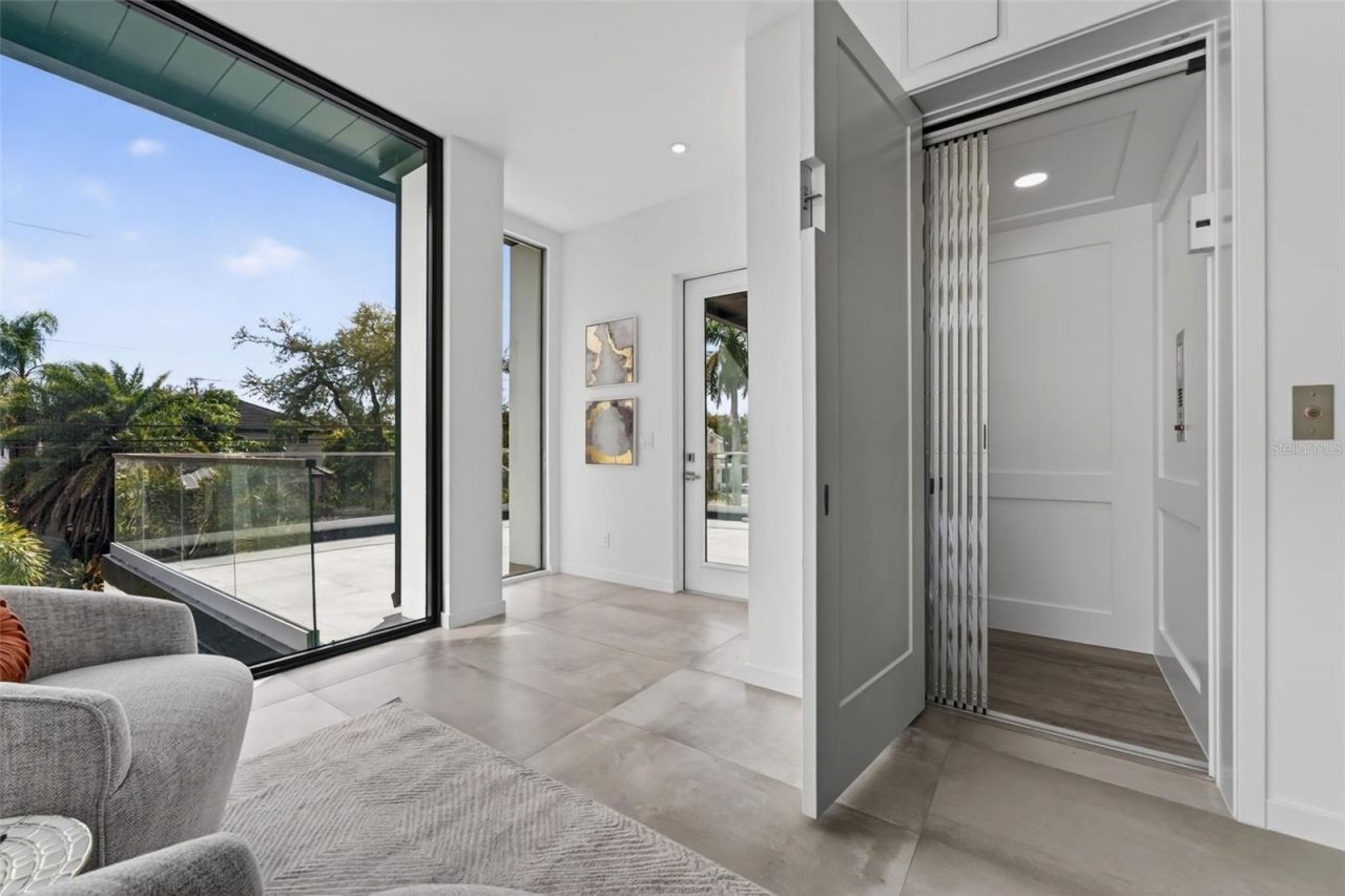 1671 Arlington Street, Sarasota, FL 34239 Photo