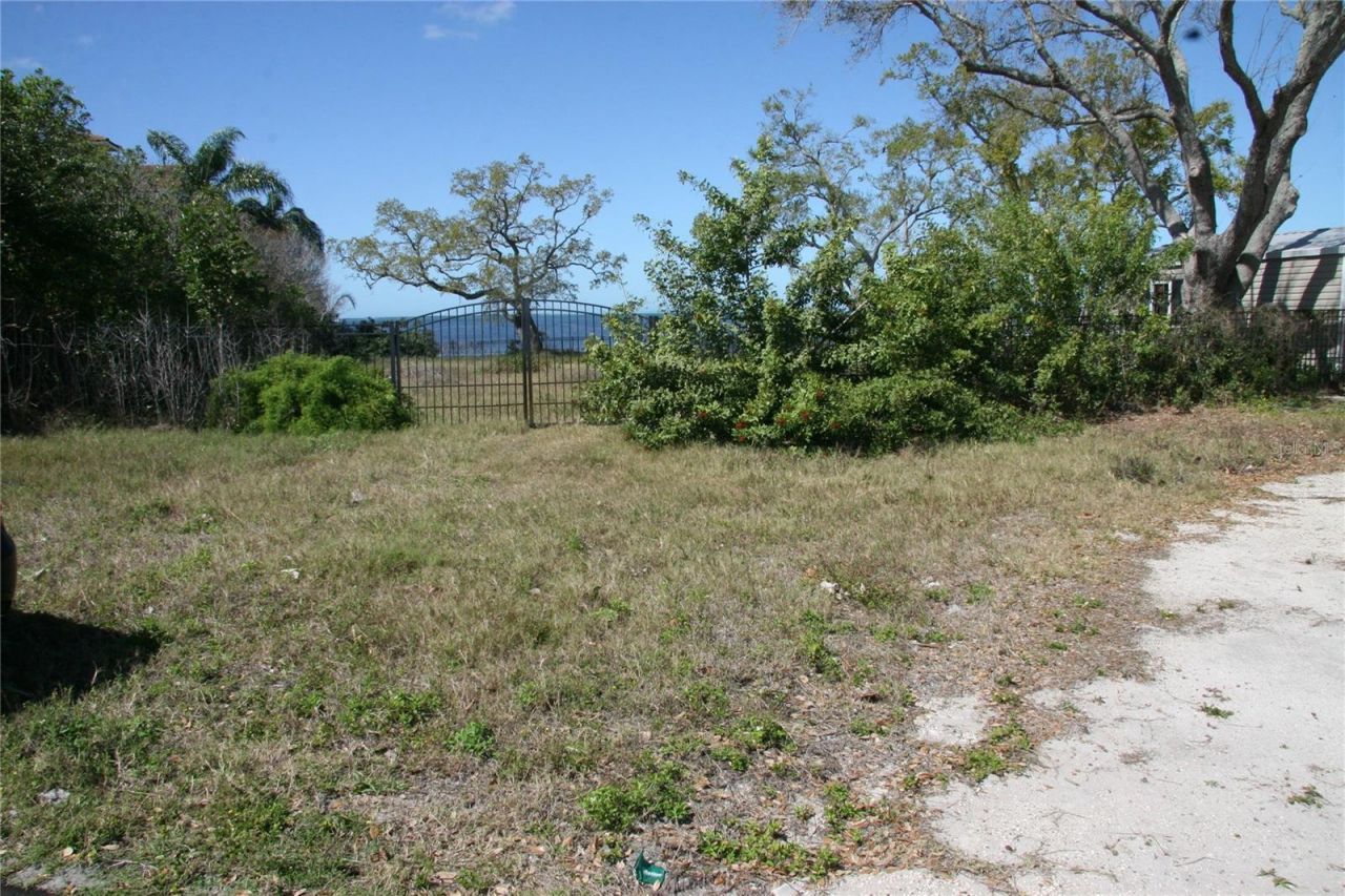 000 Bluff Boulevard , Holiday, FL 34691 Photo