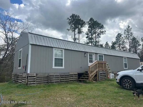 27 Oak Creek Drive, McHenry, MS 39561