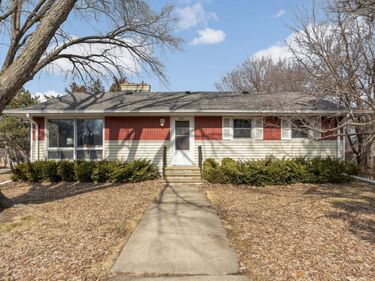 1811 Stanbridge Avenue, Roseville, MN 55113