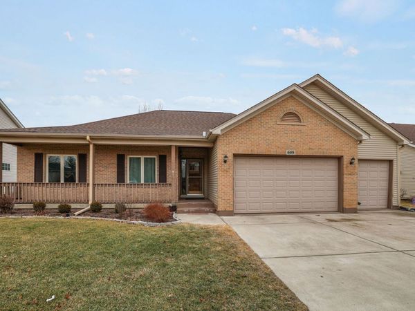 609 Prairieview Parkway , Hampshire, IL 60140