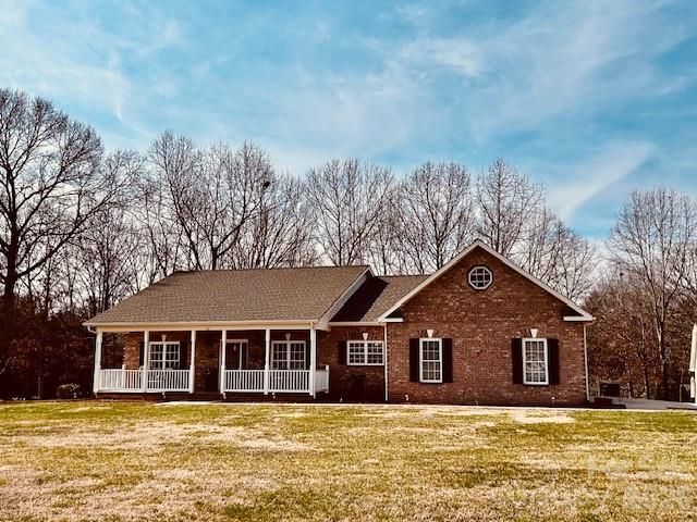 69 Isaac Creek Drive, Unit 22, Hickory, NC 28601 Main Photo