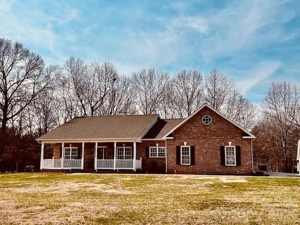 69 Isaac Creek Drive, Unit 22, Hickory, NC 28601