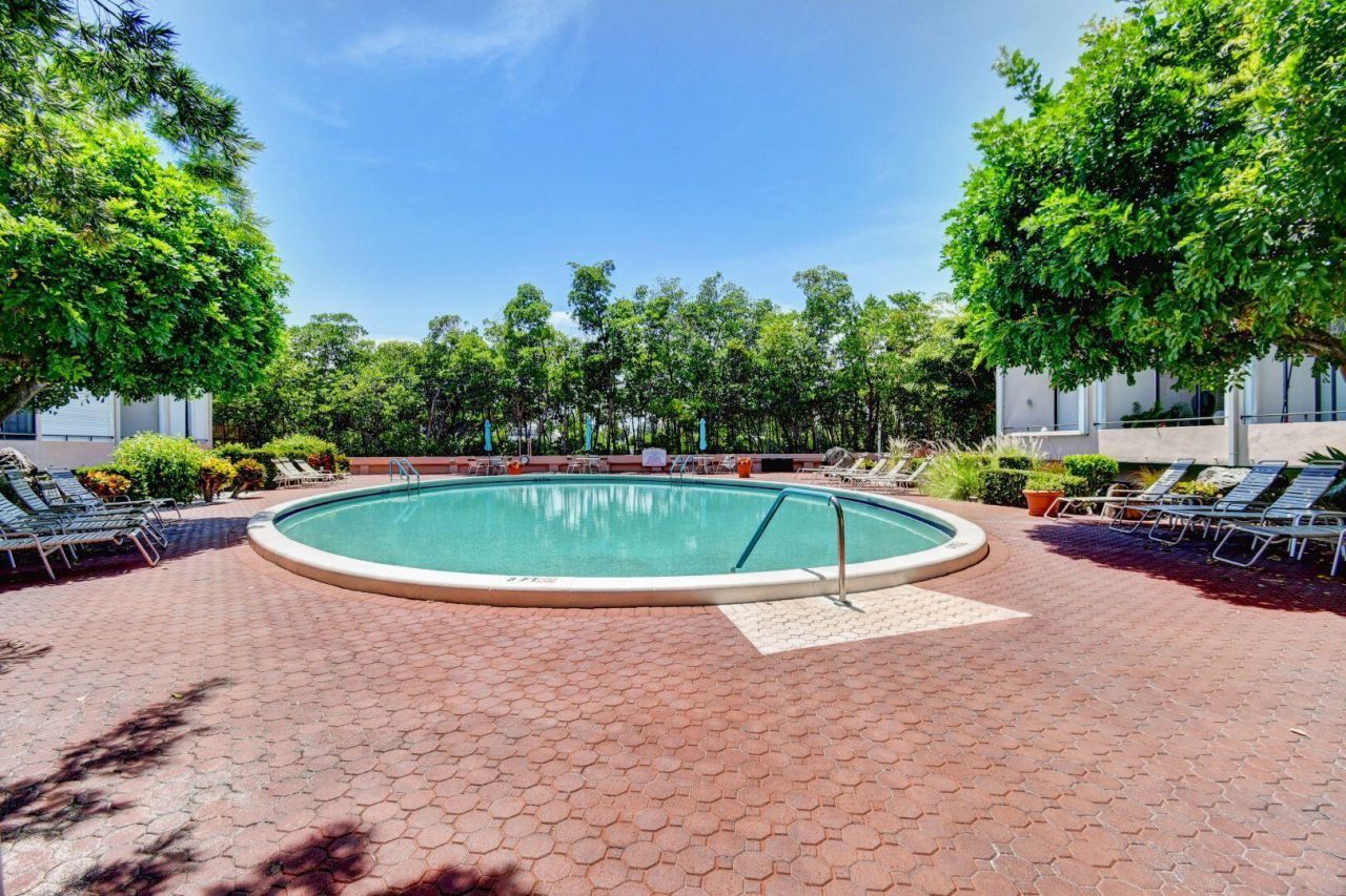 3589 S Ocean Boulevard, Unit 402, South Palm Beach, FL 33480 Photo