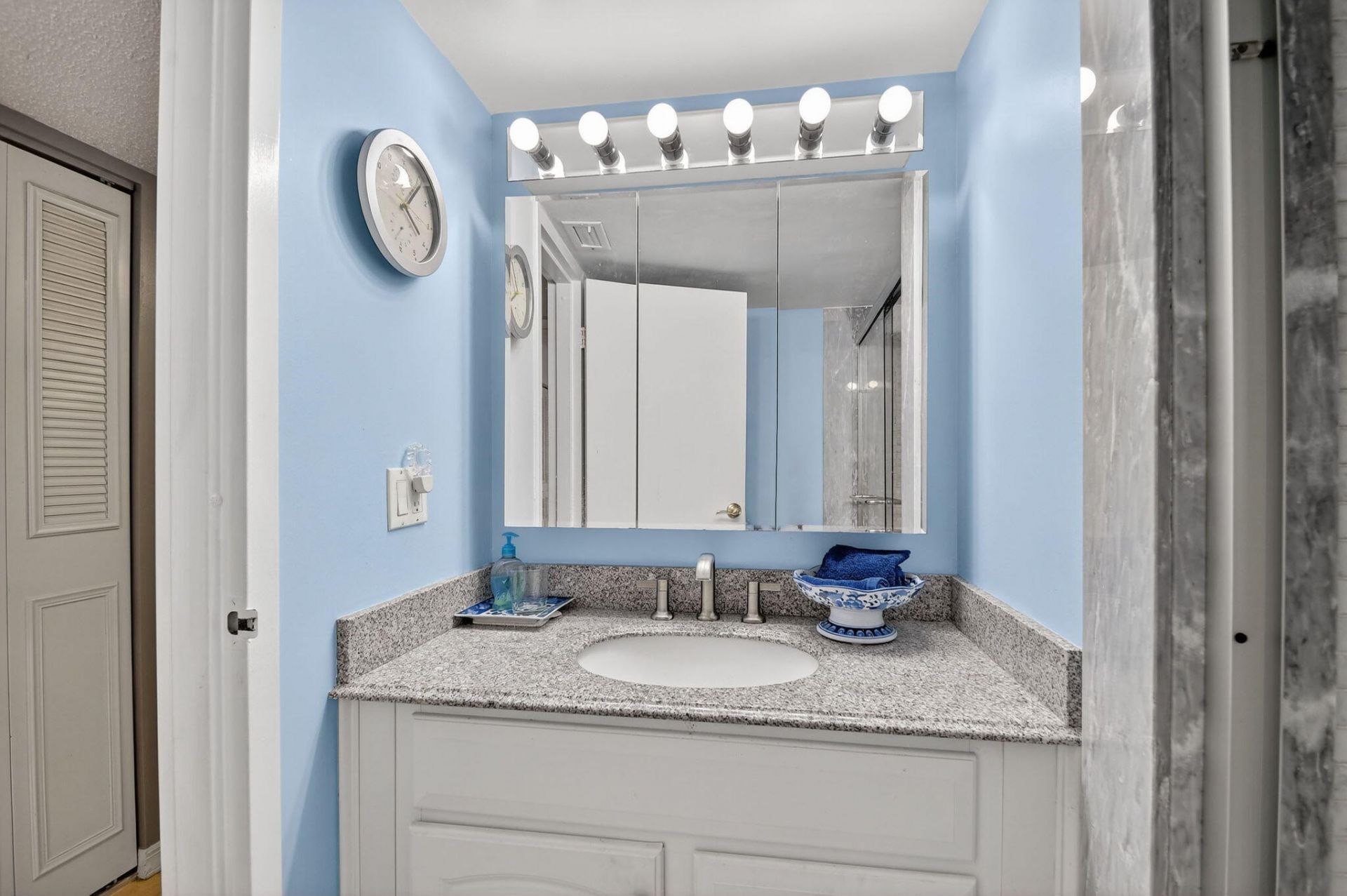 3524 Via Poinciana, Unit 303, Lake Worth, FL 33467 Photo