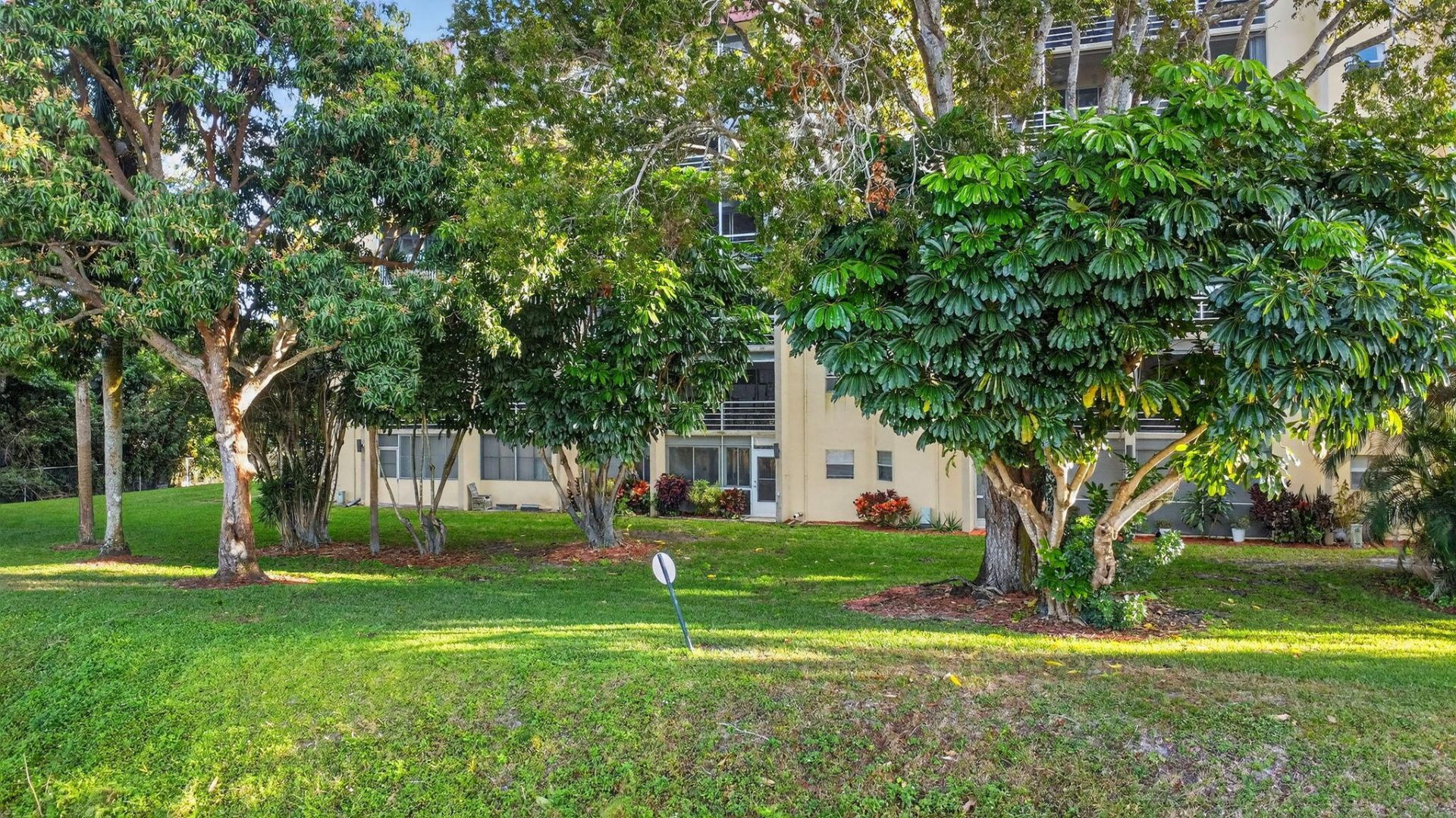 3524 Via Poinciana, Unit 303, Lake Worth, FL 33467 Photo