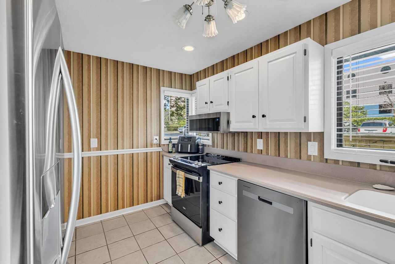 7600 Ocean Blvd. N Photo 8