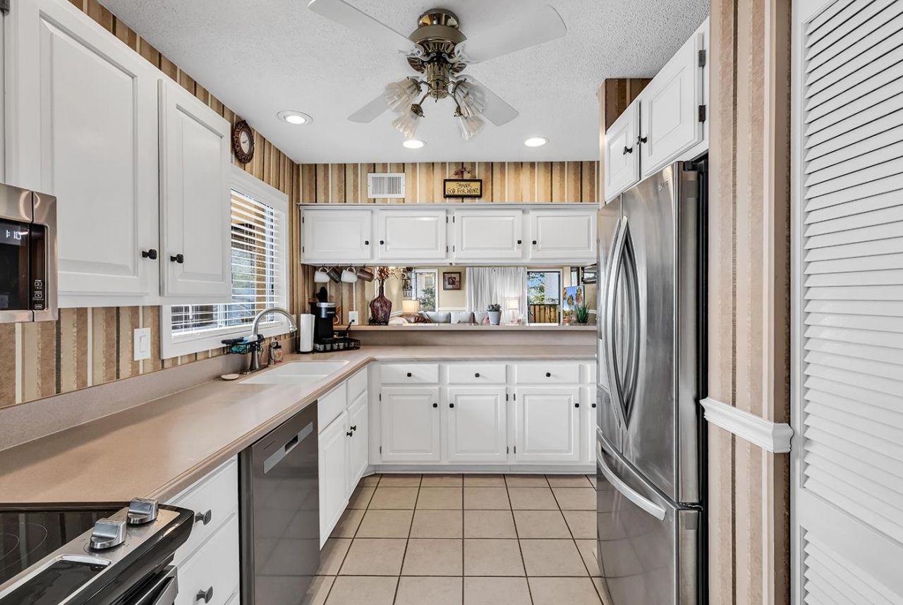 7600 Ocean Blvd. N Photo 9