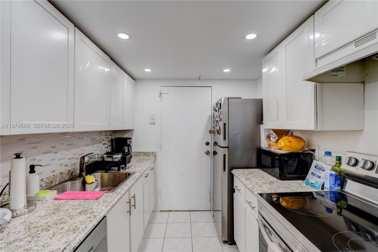 2350 NE 135th St , Unit 510, North Miami, FL 33181 Photo