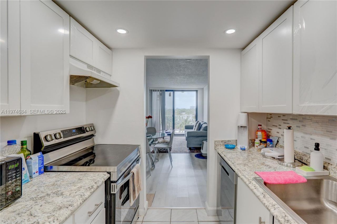 2350 NE 135th St , Unit 510, North Miami, FL 33181 Photo