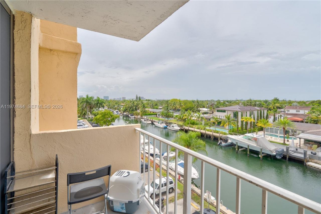 2350 NE 135th St , Unit 510, North Miami, FL 33181 Photo