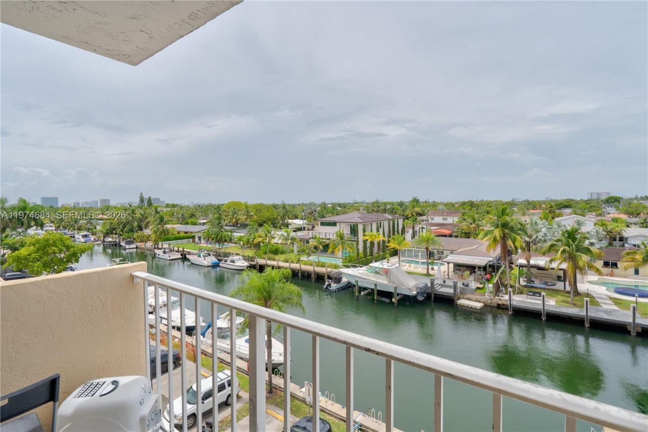 2350 NE 135th St , Unit 510, North Miami, FL 33181 Photo