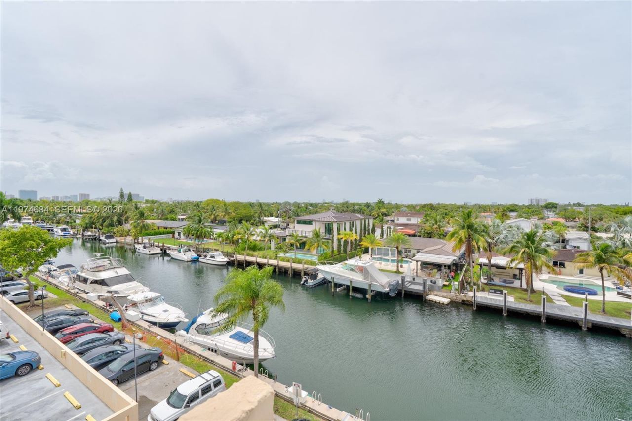 2350 NE 135th St , Unit 510, North Miami, FL 33181 Photo