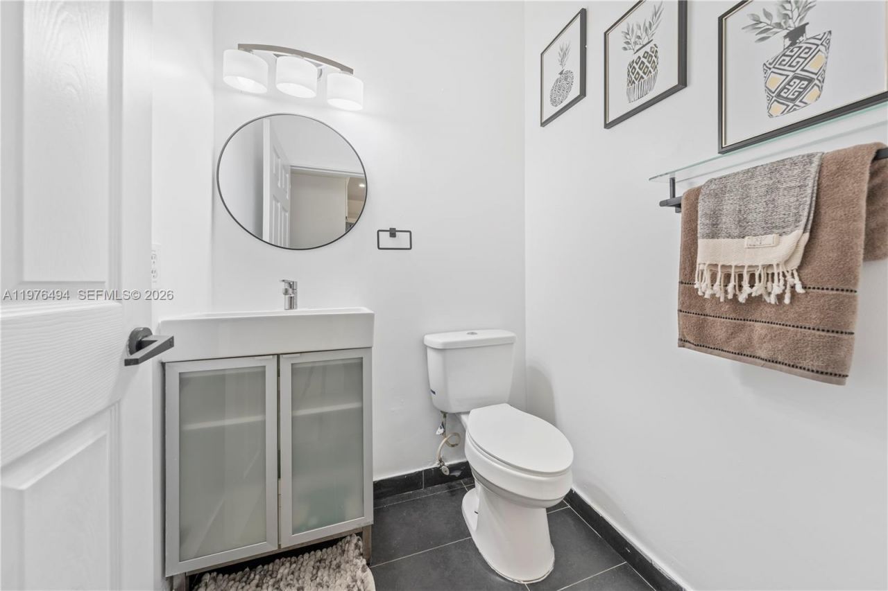 547 NW 157th Ln , Pembroke Pines, FL 33028 Photo