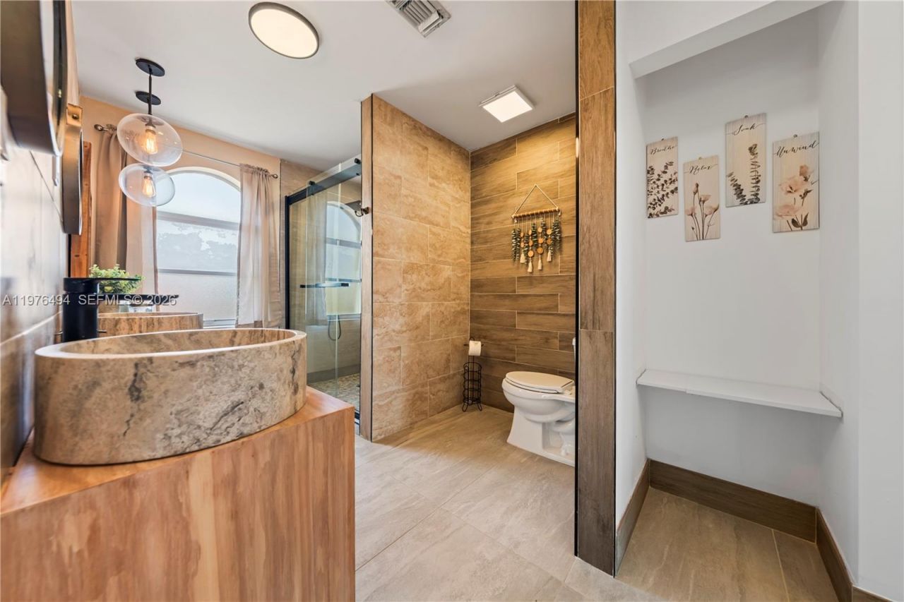 547 NW 157th Ln , Pembroke Pines, FL 33028 Photo