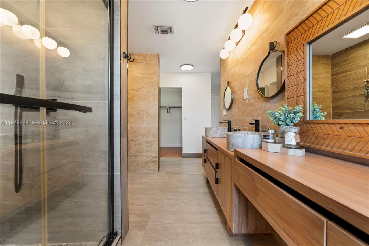 547 NW 157th Ln , Pembroke Pines, FL 33028 Photo