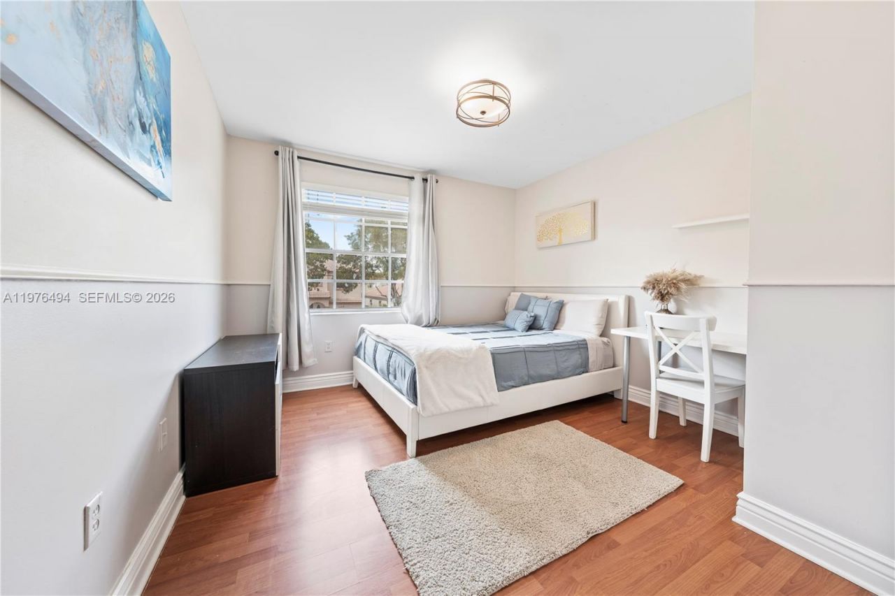 547 NW 157th Ln , Pembroke Pines, FL 33028 Photo