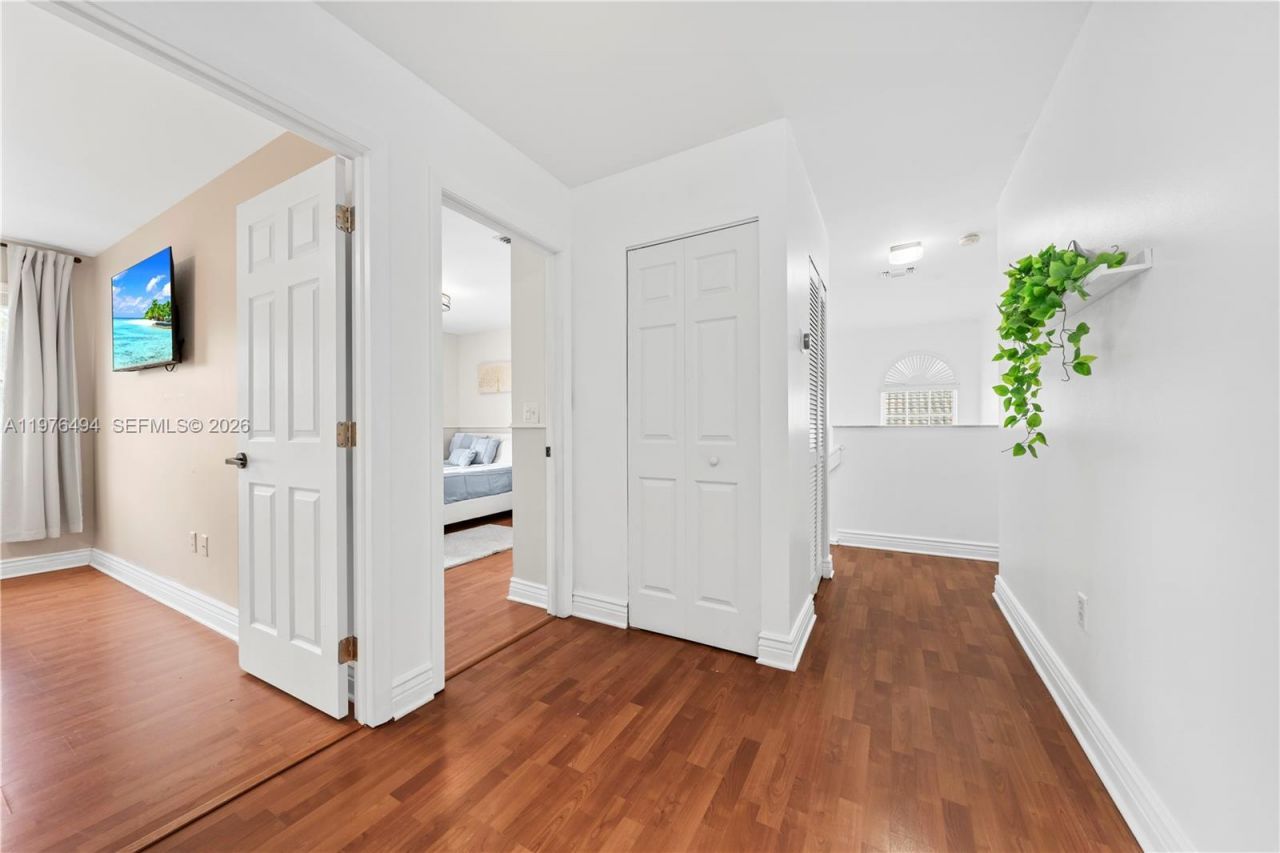 547 NW 157th Ln , Pembroke Pines, FL 33028 Photo