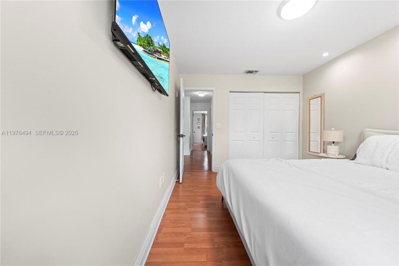 547 NW 157th Ln , Pembroke Pines, FL 33028 Photo