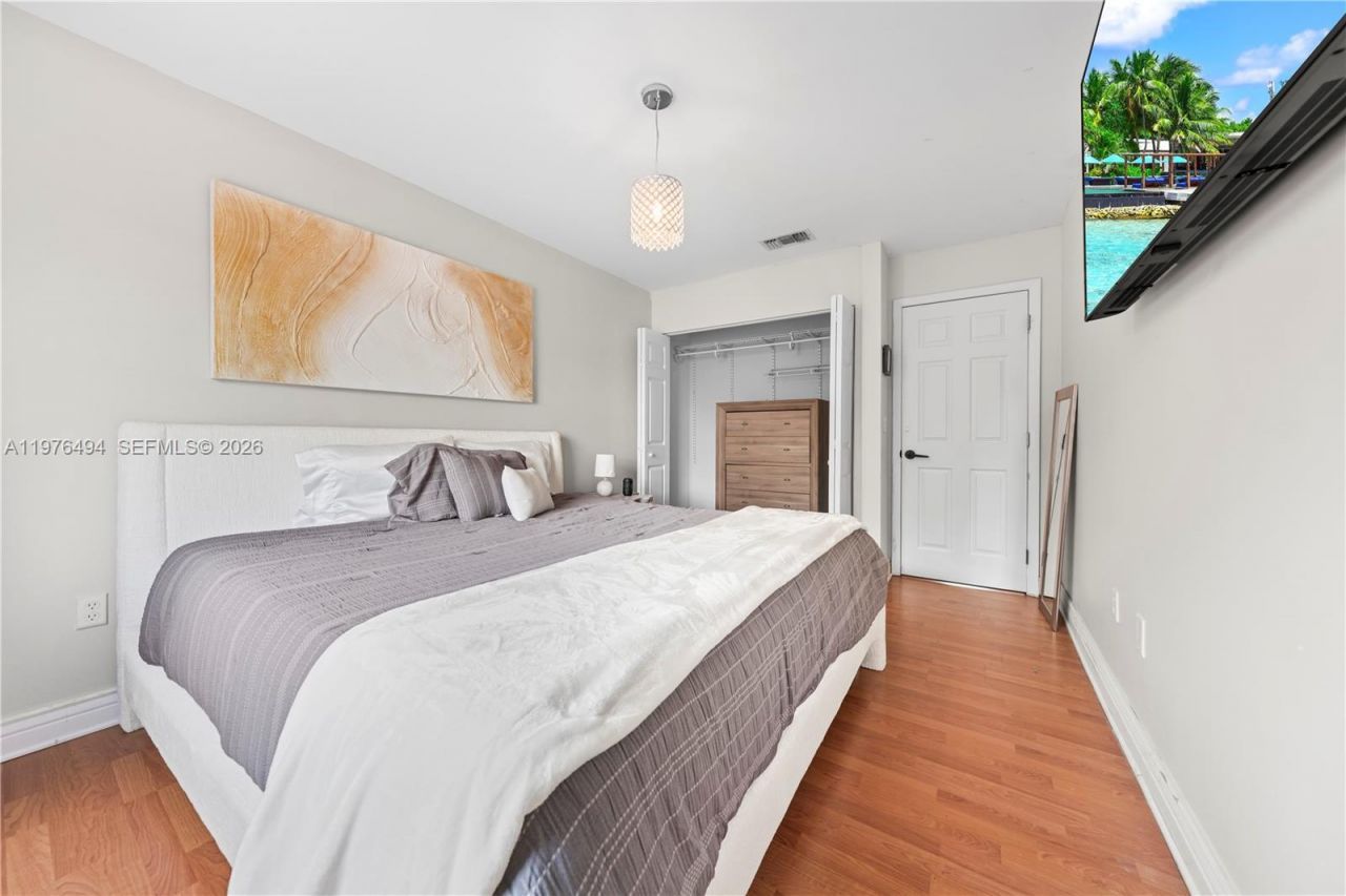 547 NW 157th Ln , Pembroke Pines, FL 33028 Photo