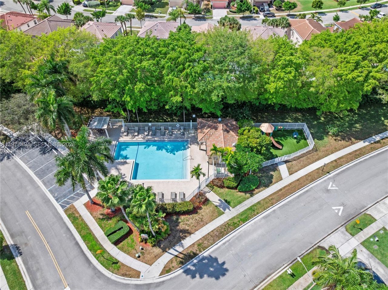 547 NW 157th Ln , Pembroke Pines, FL 33028 Photo