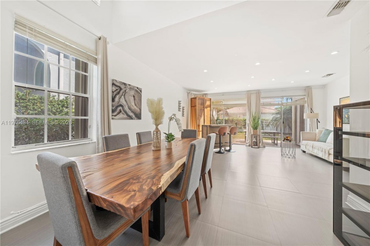 547 NW 157th Ln , Pembroke Pines, FL 33028 Photo