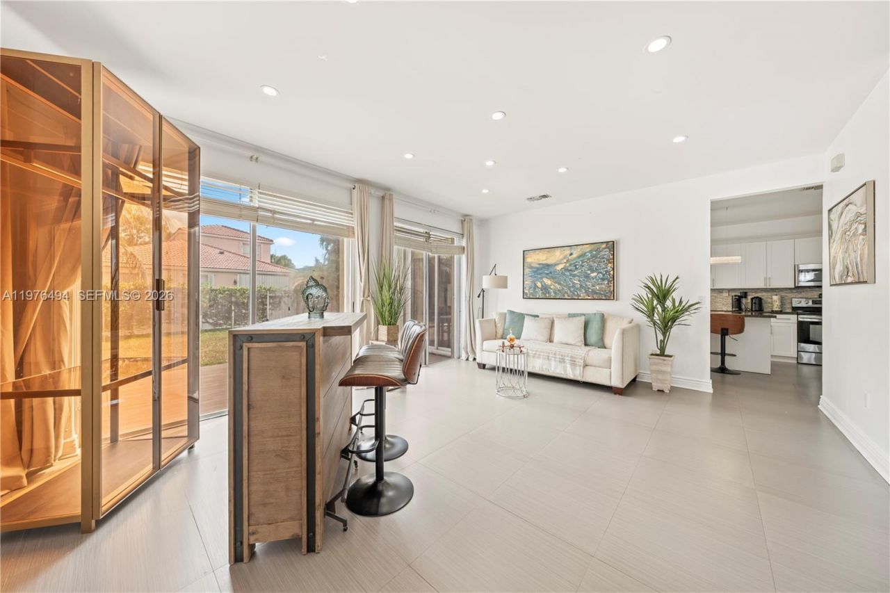 547 NW 157th Ln , Pembroke Pines, FL 33028 Photo