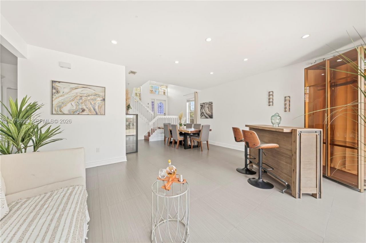 547 NW 157th Ln , Pembroke Pines, FL 33028 Photo