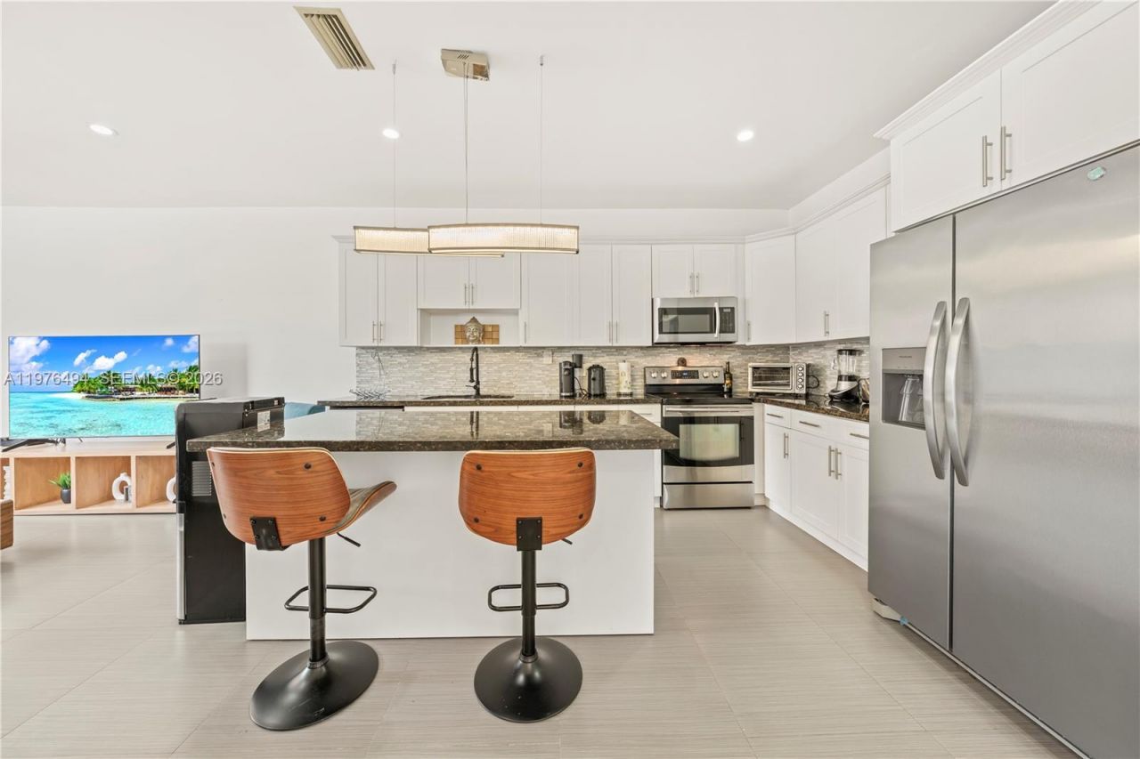 547 NW 157th Ln , Pembroke Pines, FL 33028 Photo