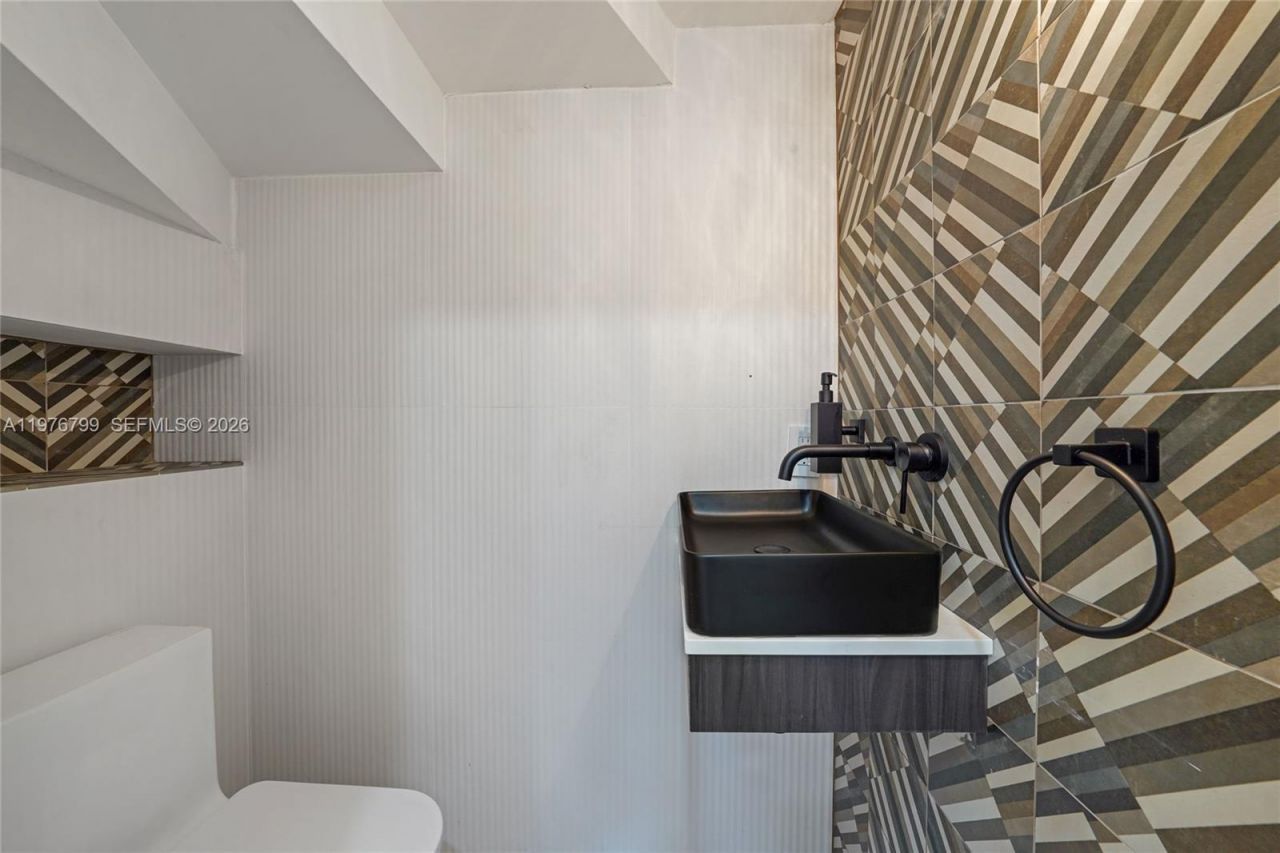 659 NE 73rd St, Miami, FL 33138 Photo