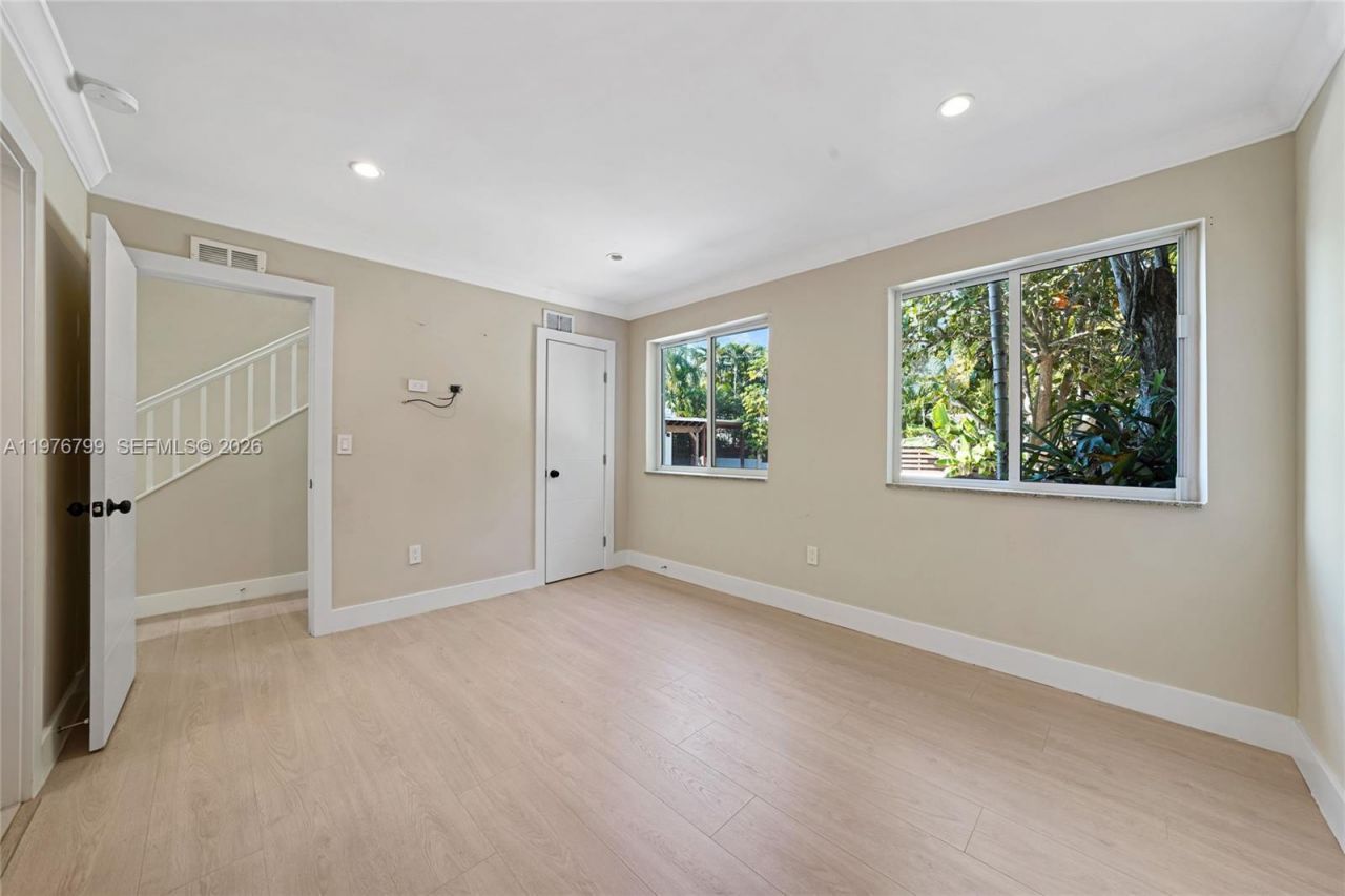 659 NE 73rd St, Miami, FL 33138 Photo