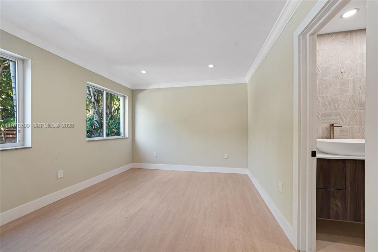 659 NE 73rd St, Miami, FL 33138 Photo