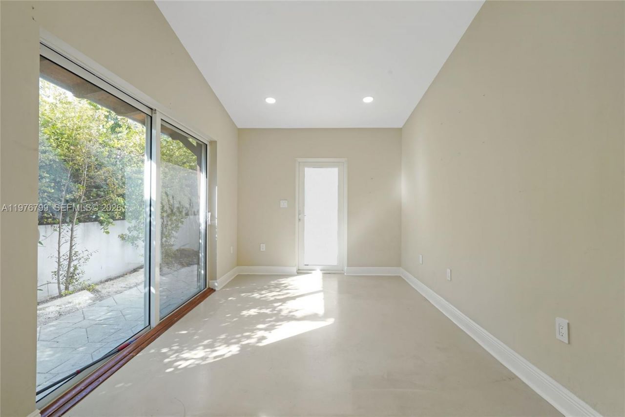 659 NE 73rd St, Miami, FL 33138 Photo