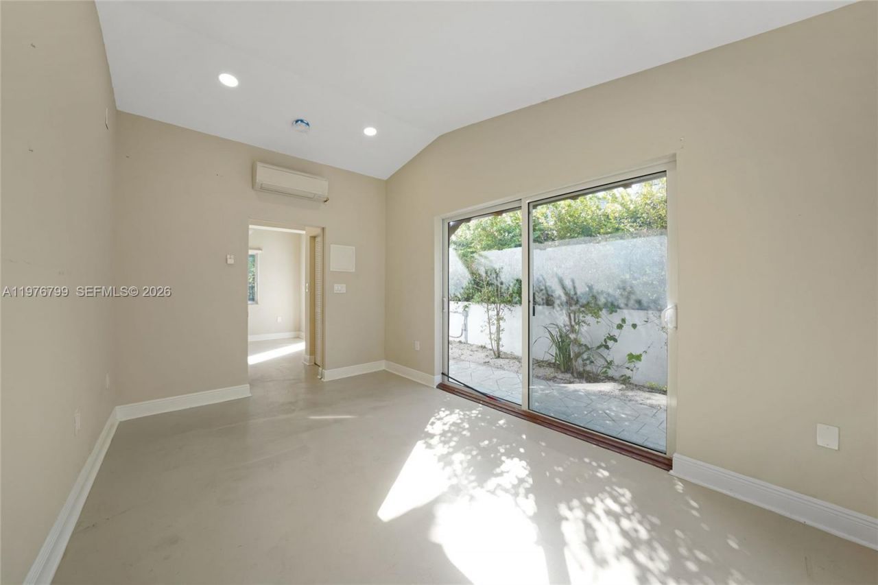 659 NE 73rd St, Miami, FL 33138 Photo