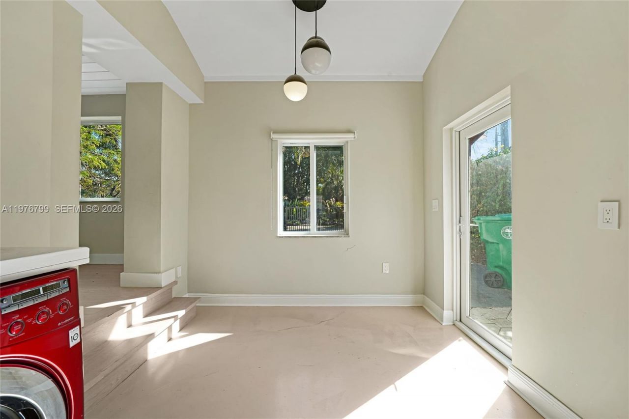 659 NE 73rd St, Miami, FL 33138 Photo