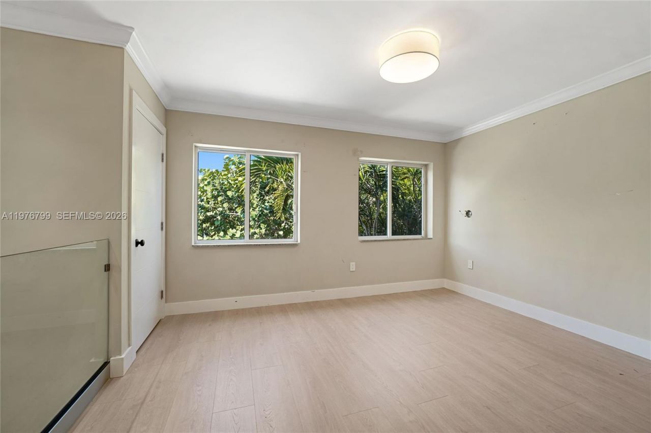 659 NE 73rd St, Miami, FL 33138 Photo