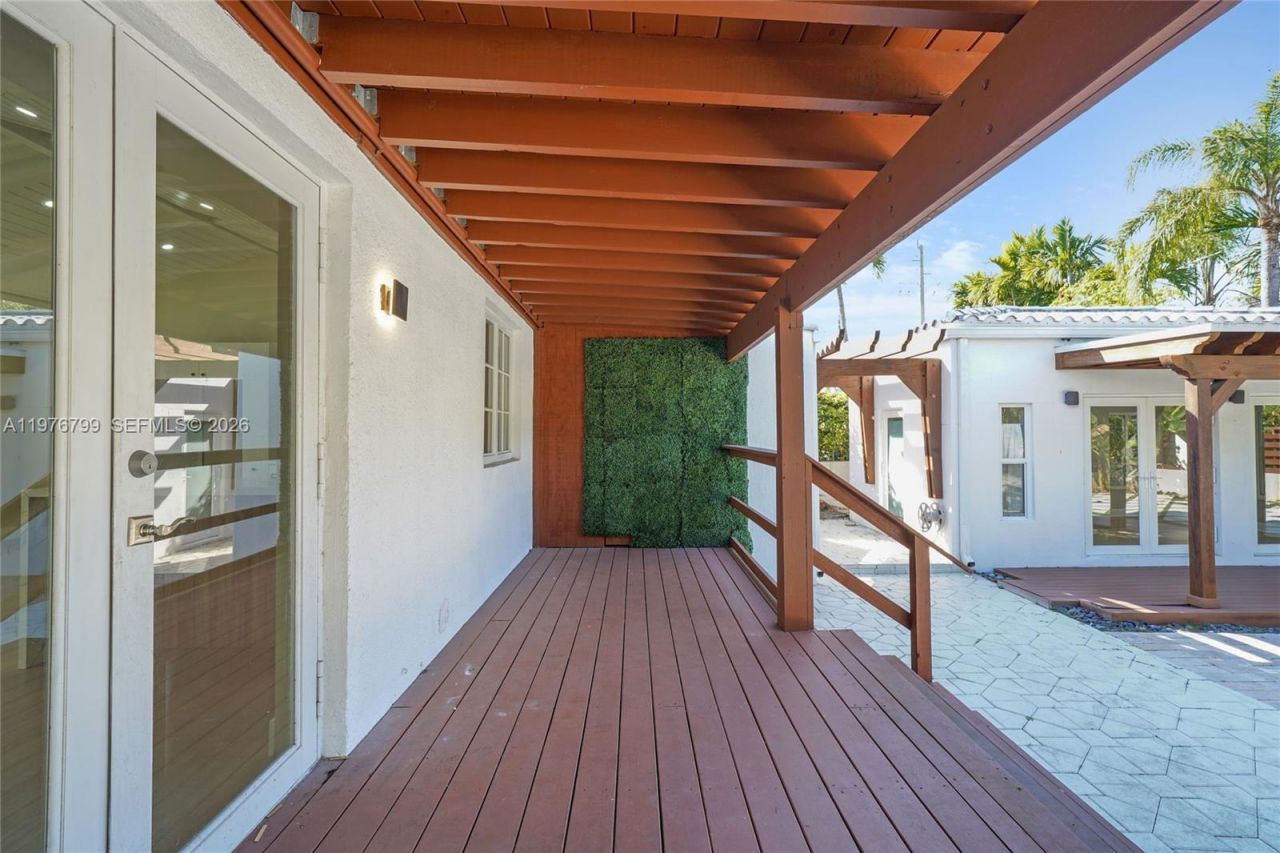 659 NE 73rd St, Miami, FL 33138 Photo