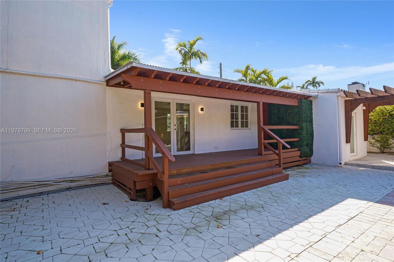 659 NE 73rd St, Miami, FL 33138 Photo