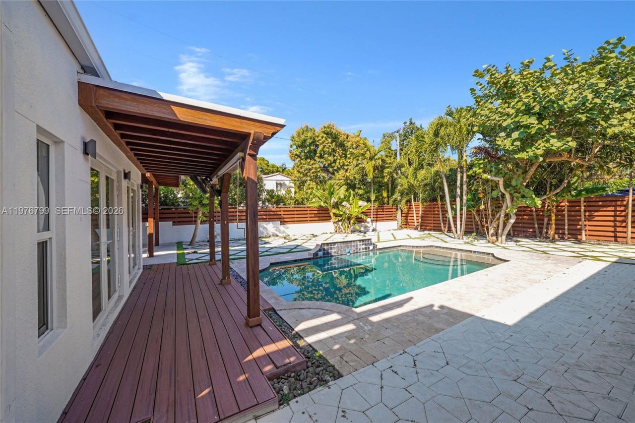 659 NE 73rd St, Miami, FL 33138 Photo